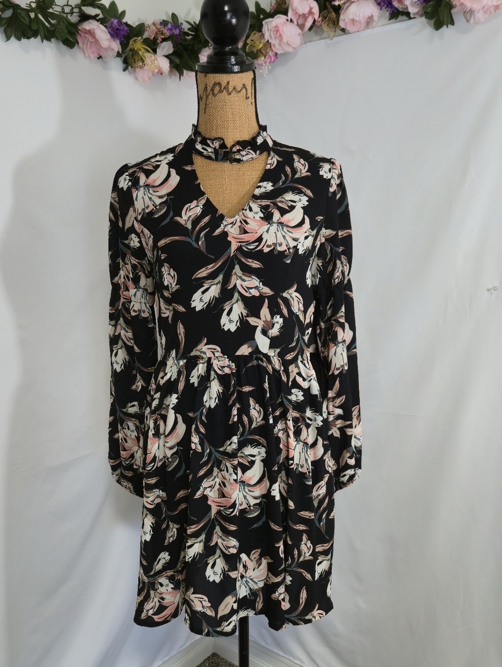 Soieblu Black Floral Long Sleeve Choker Dress